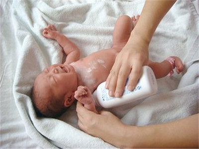 女宝宝护理爽身粉,女宝宝的家长注意要慎用爽身粉