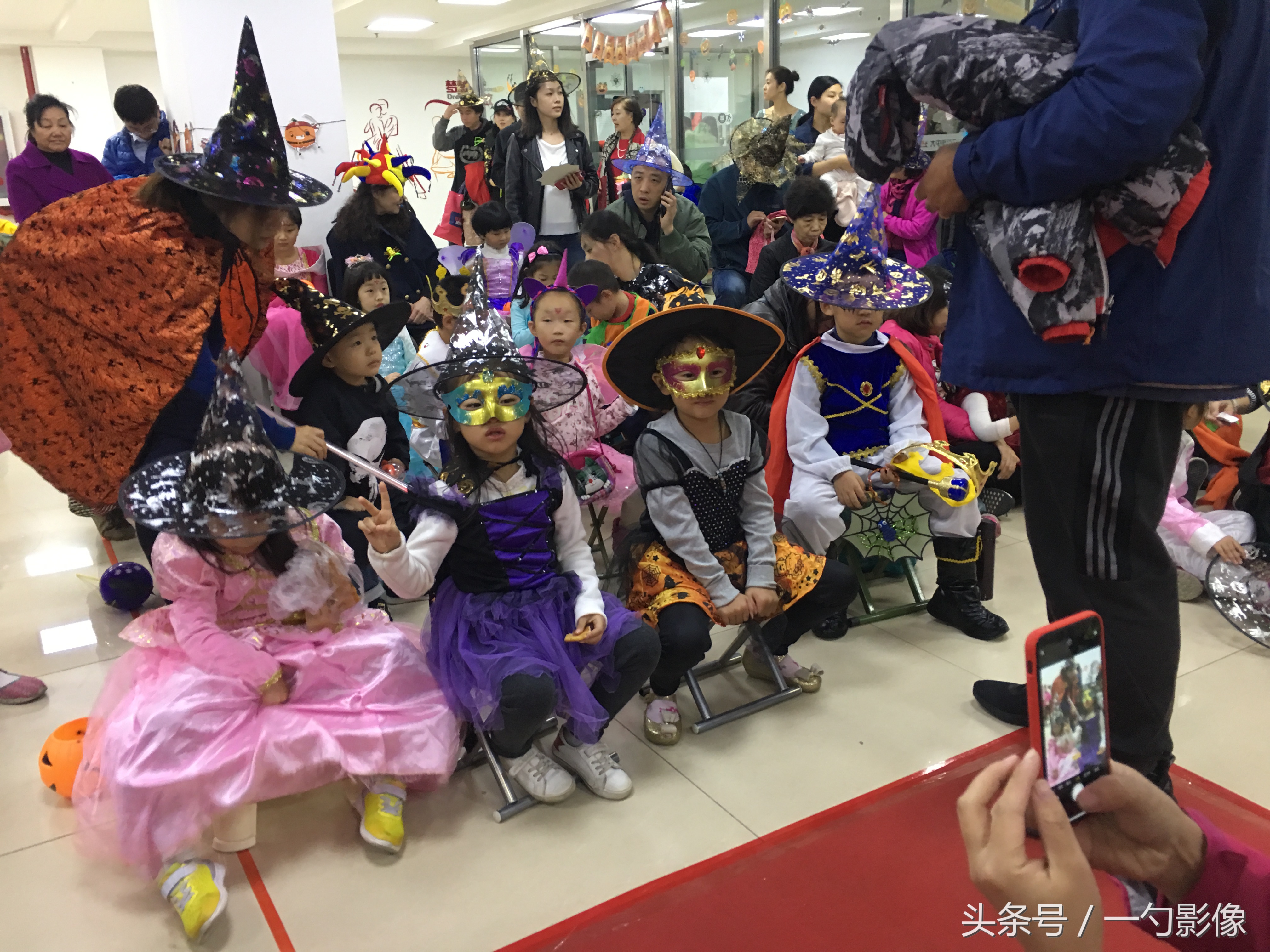 中国的孩子大玩洋节日外国的鬼节咱们也这么热闹