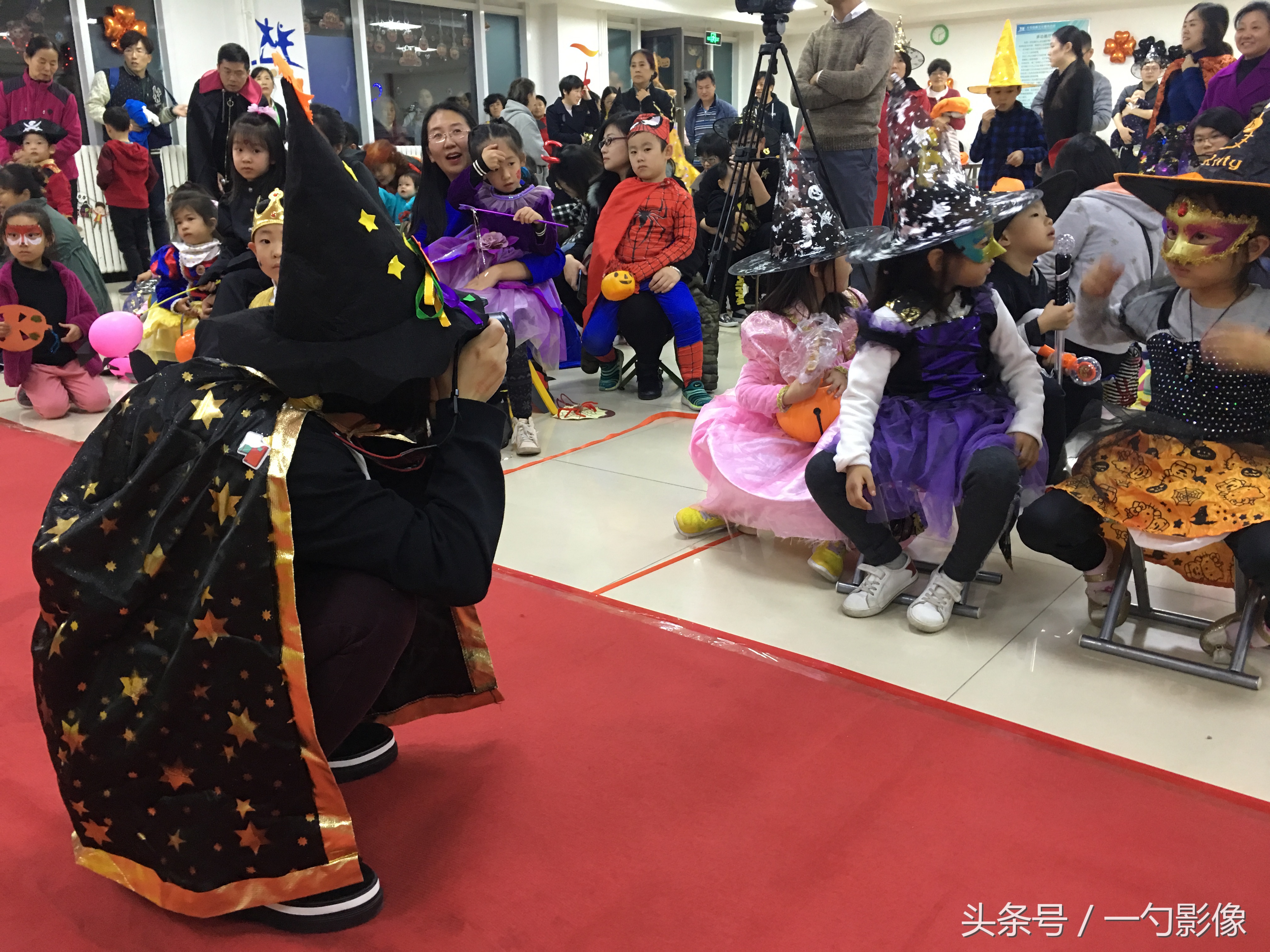 中国的孩子大玩洋节日外国的鬼节咱们也这么热闹