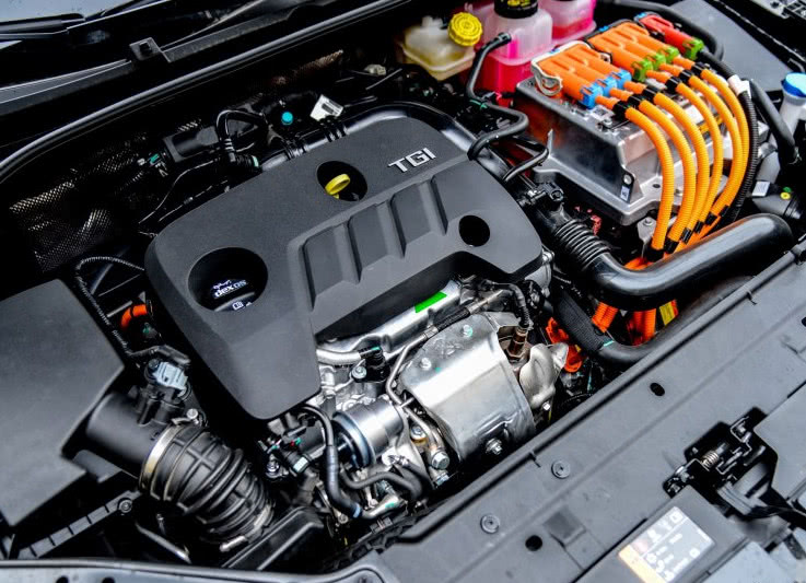 荣威ei6油电混实际油耗,2019款荣威ei6混动怎么样用车感受