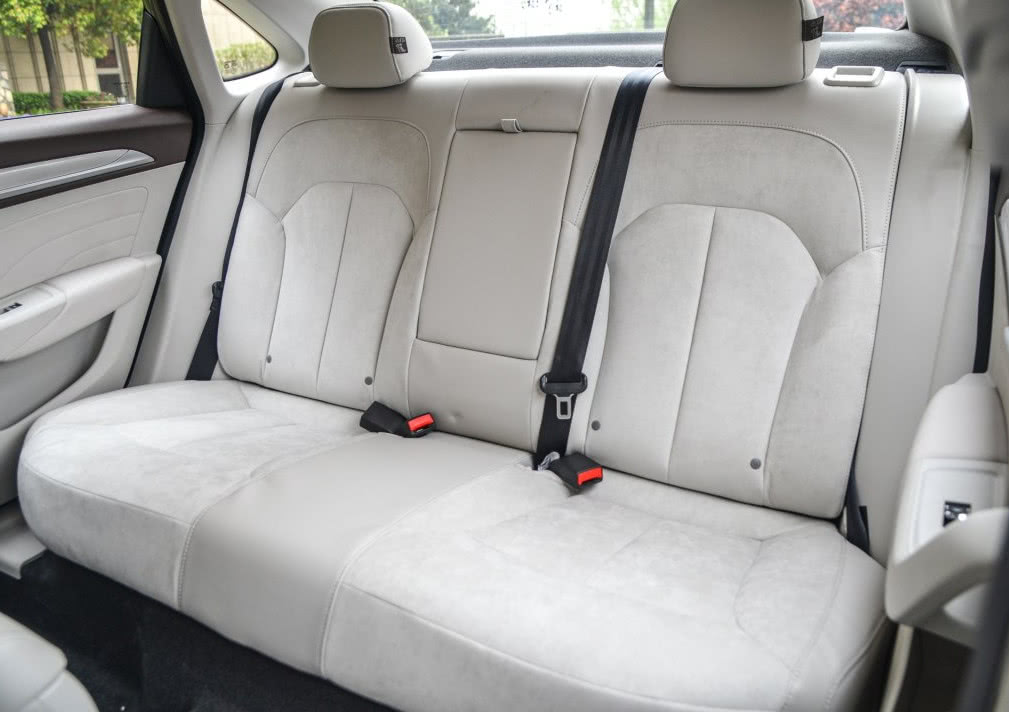 荣威ei6油电混实际油耗,2019款荣威ei6混动怎么样用车感受