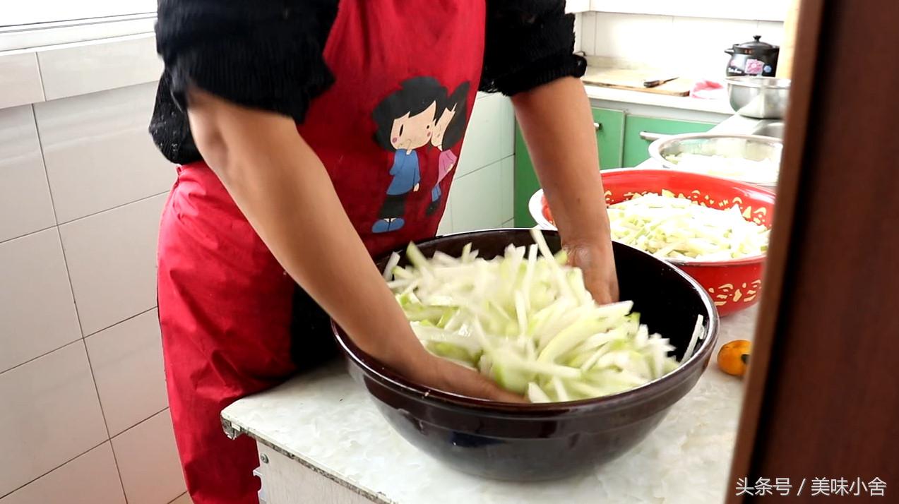 新鲜萝卜没有太阳晒怎么腌萝卜干,怎样腌萝卜好吃又脆甘肃萝卜干