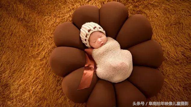 新生儿满月照摄影作品,新生儿满月照模板