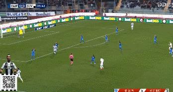 c罗被全场狂嘘进球后双手下压,c罗最令人尊重的时刻