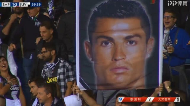 c罗被全场狂嘘进球后双手下压,c罗最令人尊重的时刻