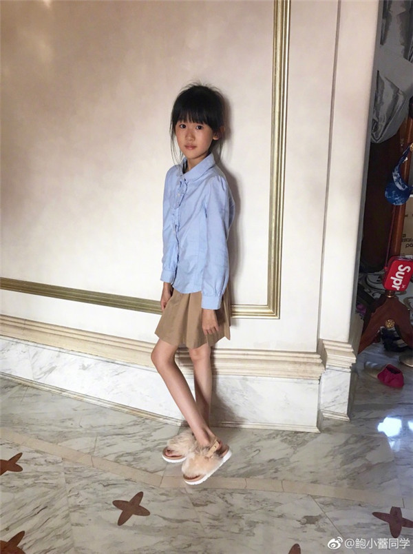 贝儿弹吉他,12岁贝儿弹吉他有模有样