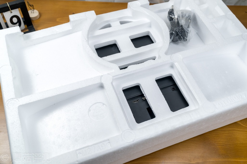 惠科27寸曲面显示器c270w拆解,惠科27qc显示器评测