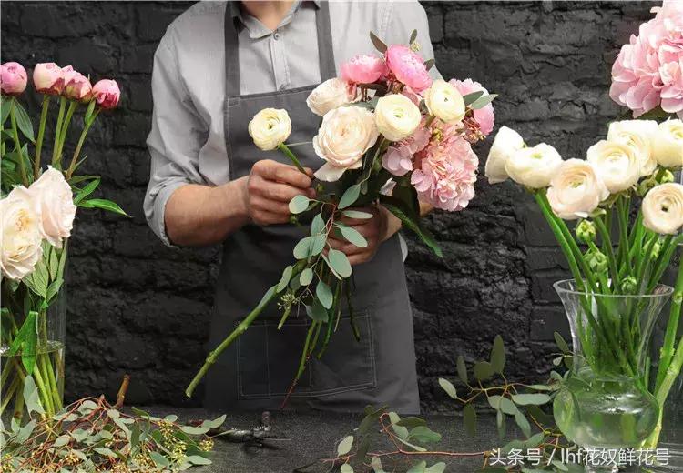 女友生日礼物挑选,送女朋友生日礼物怎么选