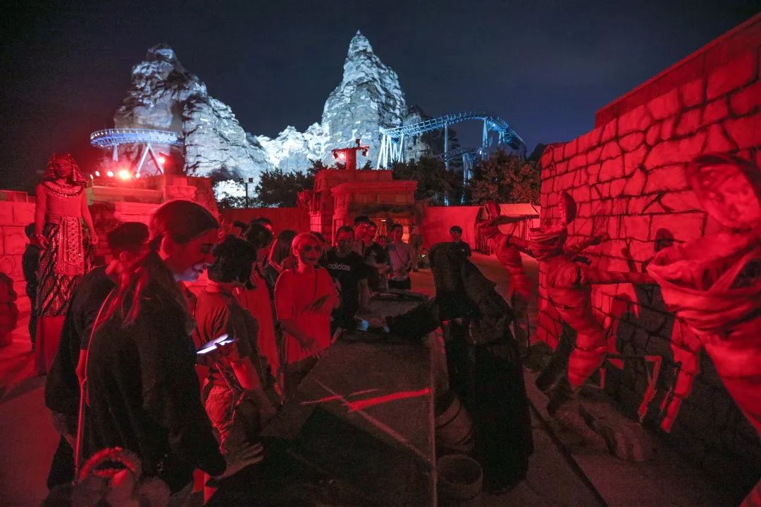 全新的故事主题模式，万圣节你敢去挑战吗