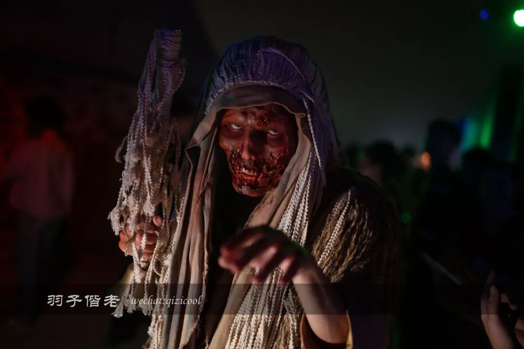 全新的故事主题模式，万圣节你敢去挑战吗