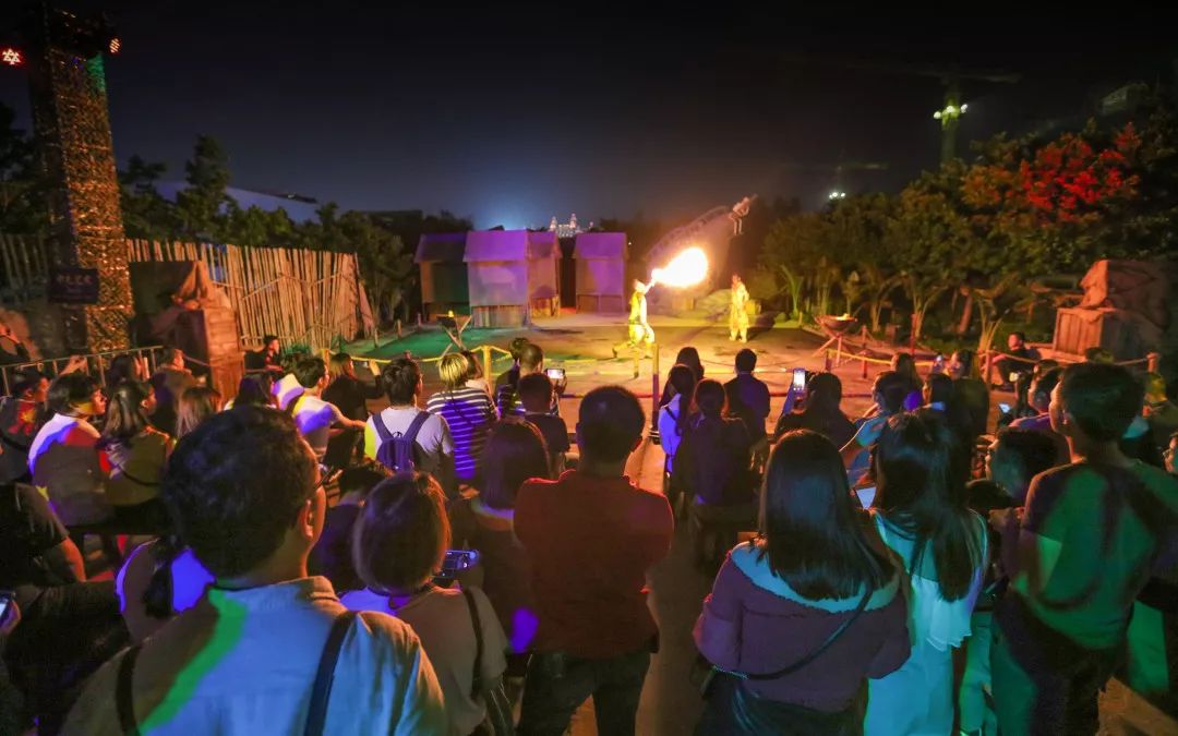 全新的故事主题模式，万圣节你敢去挑战吗