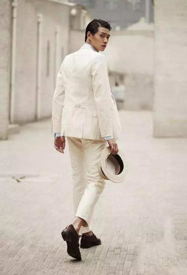 男士黑色西装搭配什么颜色裤子,男士黑色西装搭配什么裤子好看