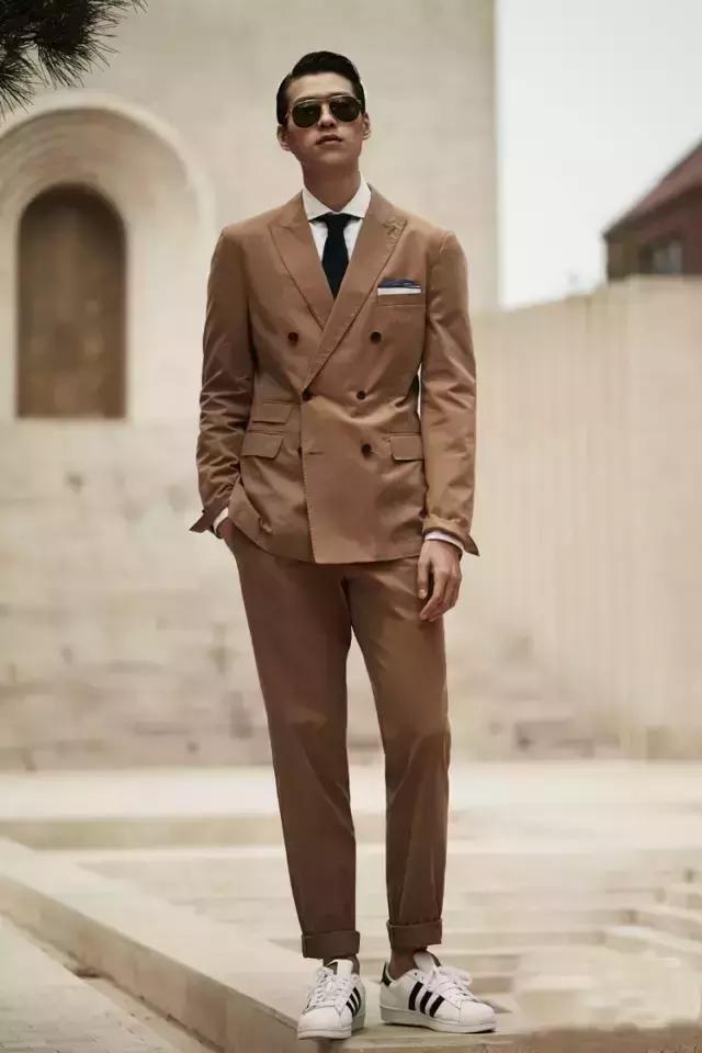 男士黑色西装搭配什么颜色裤子,男士黑色西装搭配什么裤子好看