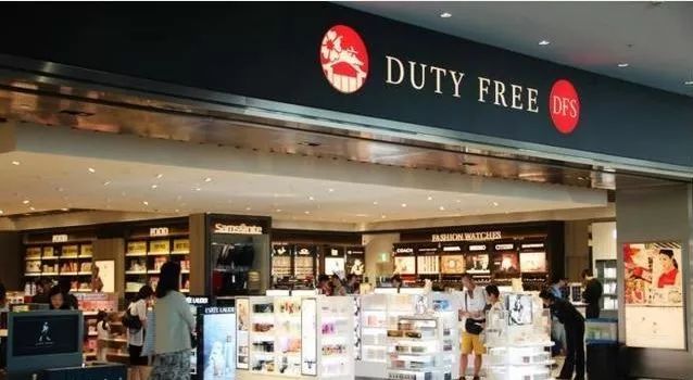 正式确认!中国海关发话:回国带礼物也要缴税,出国*党**惨了!