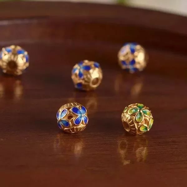 施华洛世奇水晶和天然水晶的区别,施华洛世奇天鹅水晶真假鉴别