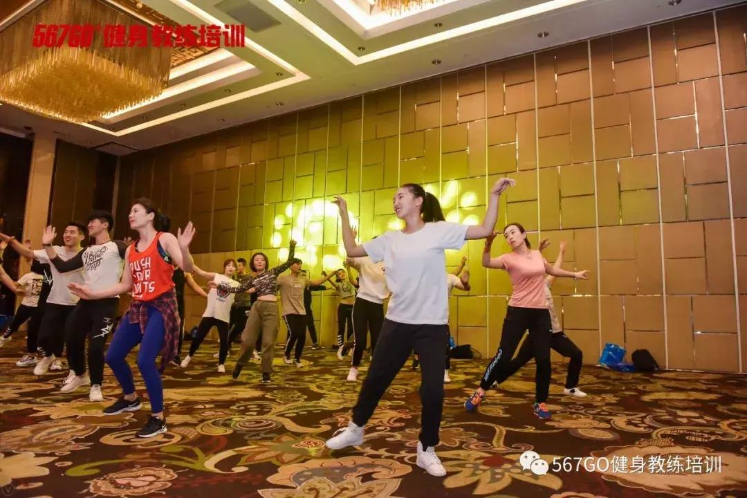 一不小心把校庆做成了健身交流大会！哈哈，有多热闹？戳这里