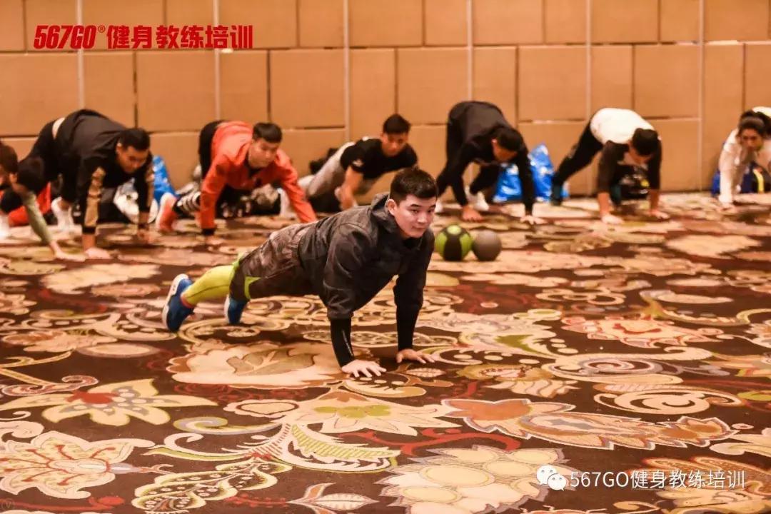 一不小心把校庆做成了健身交流大会！哈哈，有多热闹？戳这里