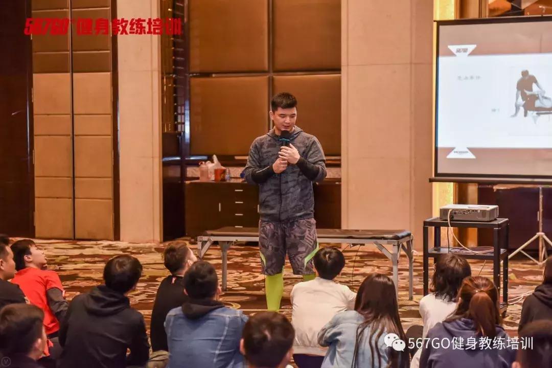 一不小心把校庆做成了健身交流大会！哈哈，有多热闹？戳这里