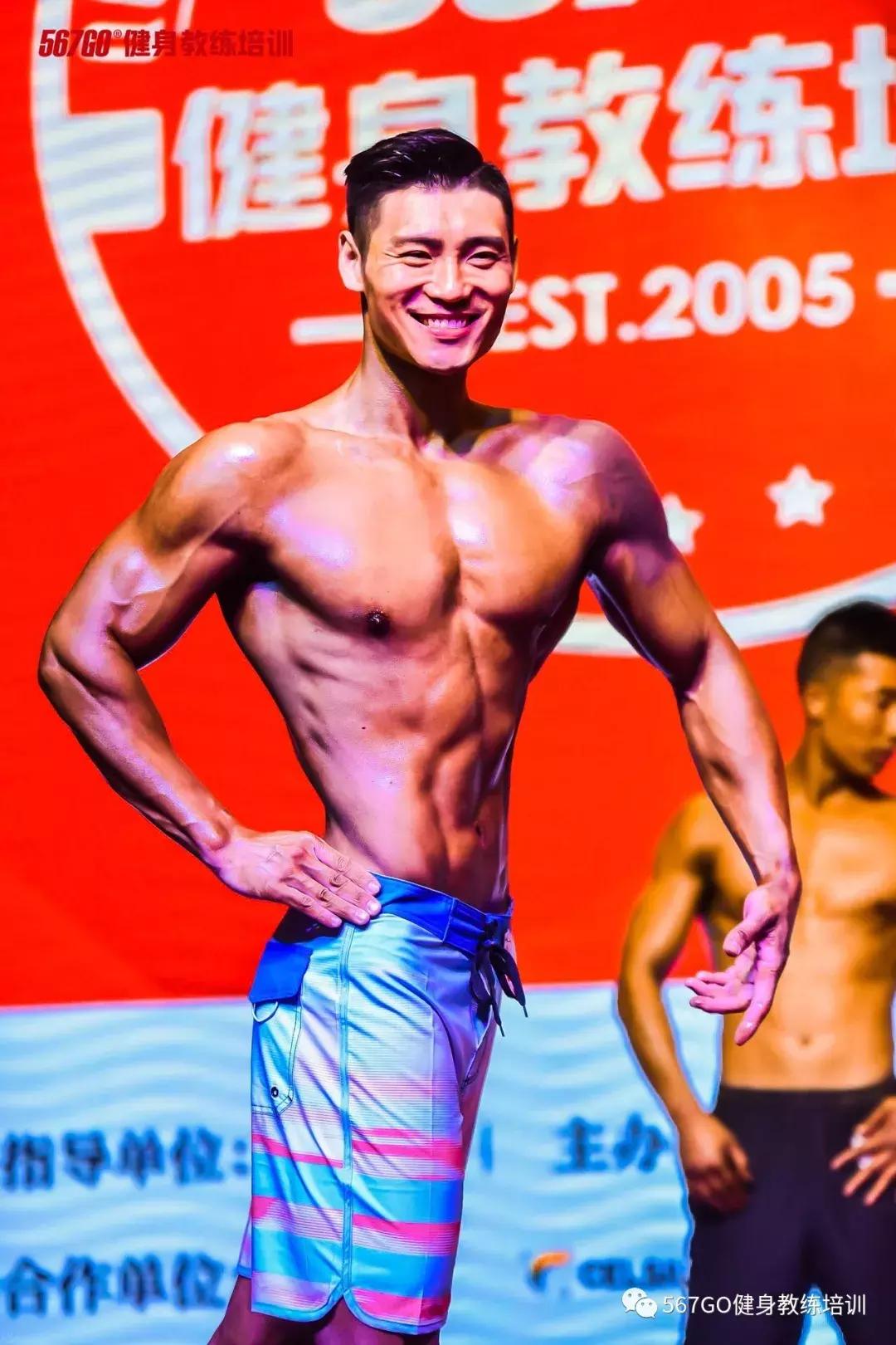 一不小心把校庆做成了健身交流大会！哈哈，有多热闹？戳这里