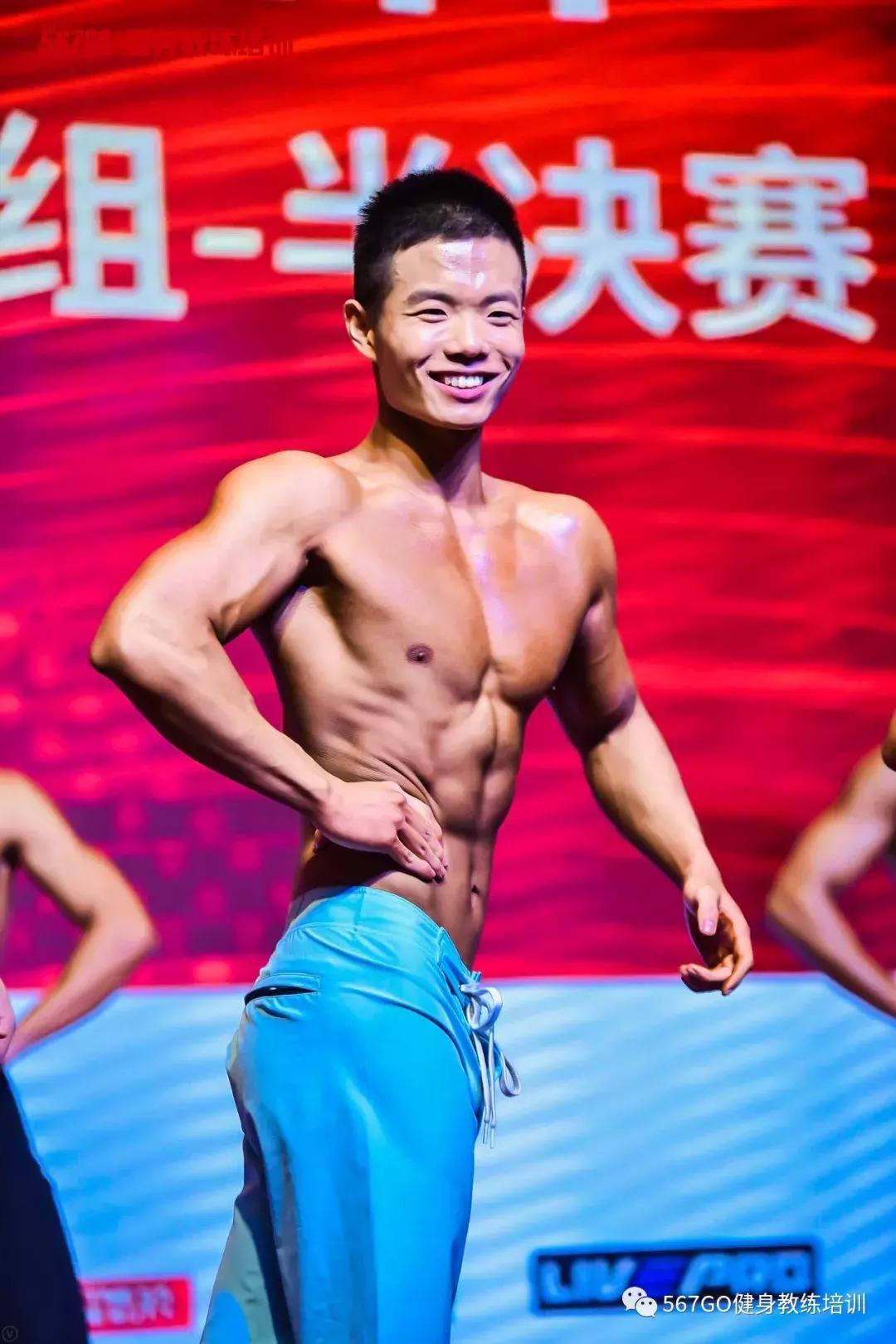 一不小心把校庆做成了健身交流大会！哈哈，有多热闹？戳这里