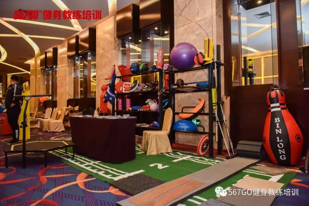 一不小心把校庆做成了健身交流大会！哈哈，有多热闹？戳这里