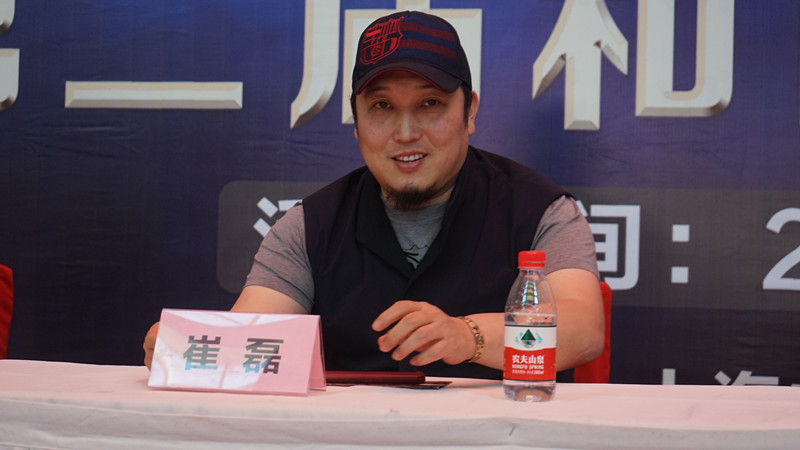 虹桥古玩城斗玉成瘾—好玉者近悦远来