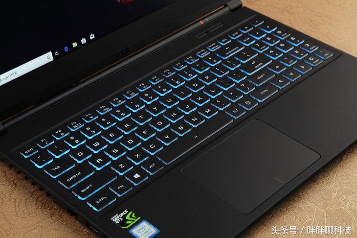 高性价比可打游戏轻薄本,神舟战神z7m和拯救者r7000哪个好