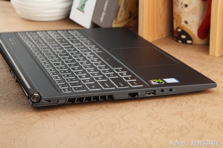 高性价比可打游戏轻薄本,神舟战神z7m和拯救者r7000哪个好