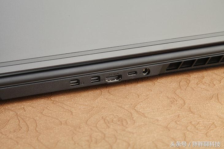 高性价比可打游戏轻薄本,神舟战神z7m和拯救者r7000哪个好