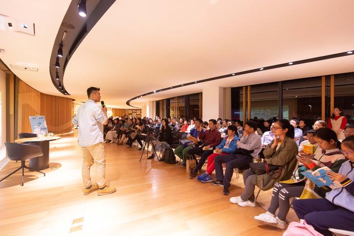 “二混子”陈磊：我不是作家，也不是漫画家，我只是知识传播者