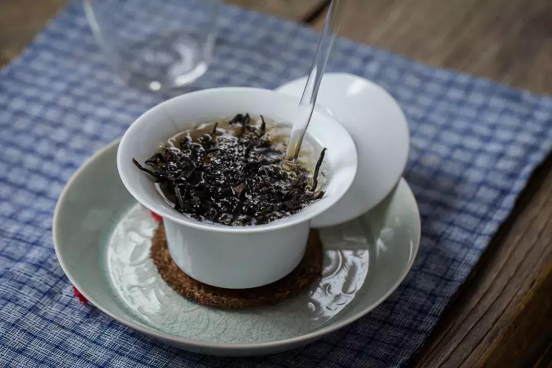 什么茶汤最好香浓厚,一杯茶的滋味视频