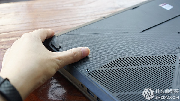 华硕飞行堡垒6代i7笔记本电脑测评,华硕飞行堡垒6plus拆机清灰教程