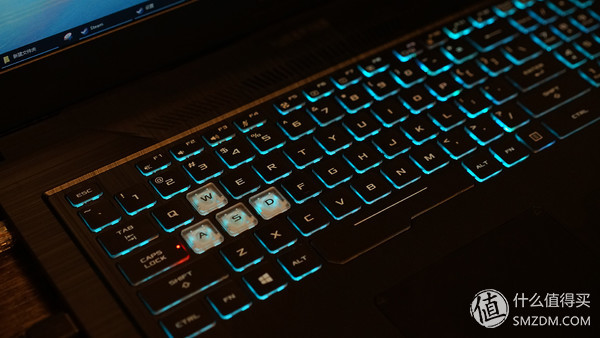 华硕飞行堡垒6代i7笔记本电脑测评,华硕飞行堡垒6plus拆机清灰教程