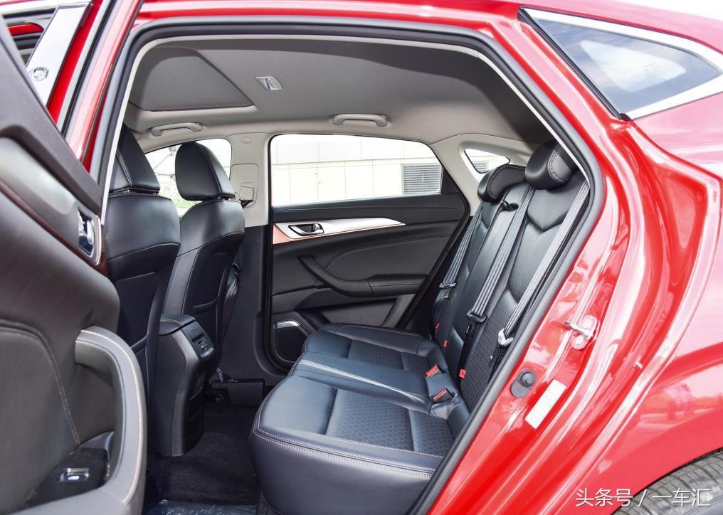 长安逸动xt和吉利帝豪哪个比较好,长安逸动xt二代两厢河北