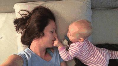 宝宝昼夜颠倒月嫂如何调整,宝宝胀气闹觉月嫂都是怎么解决