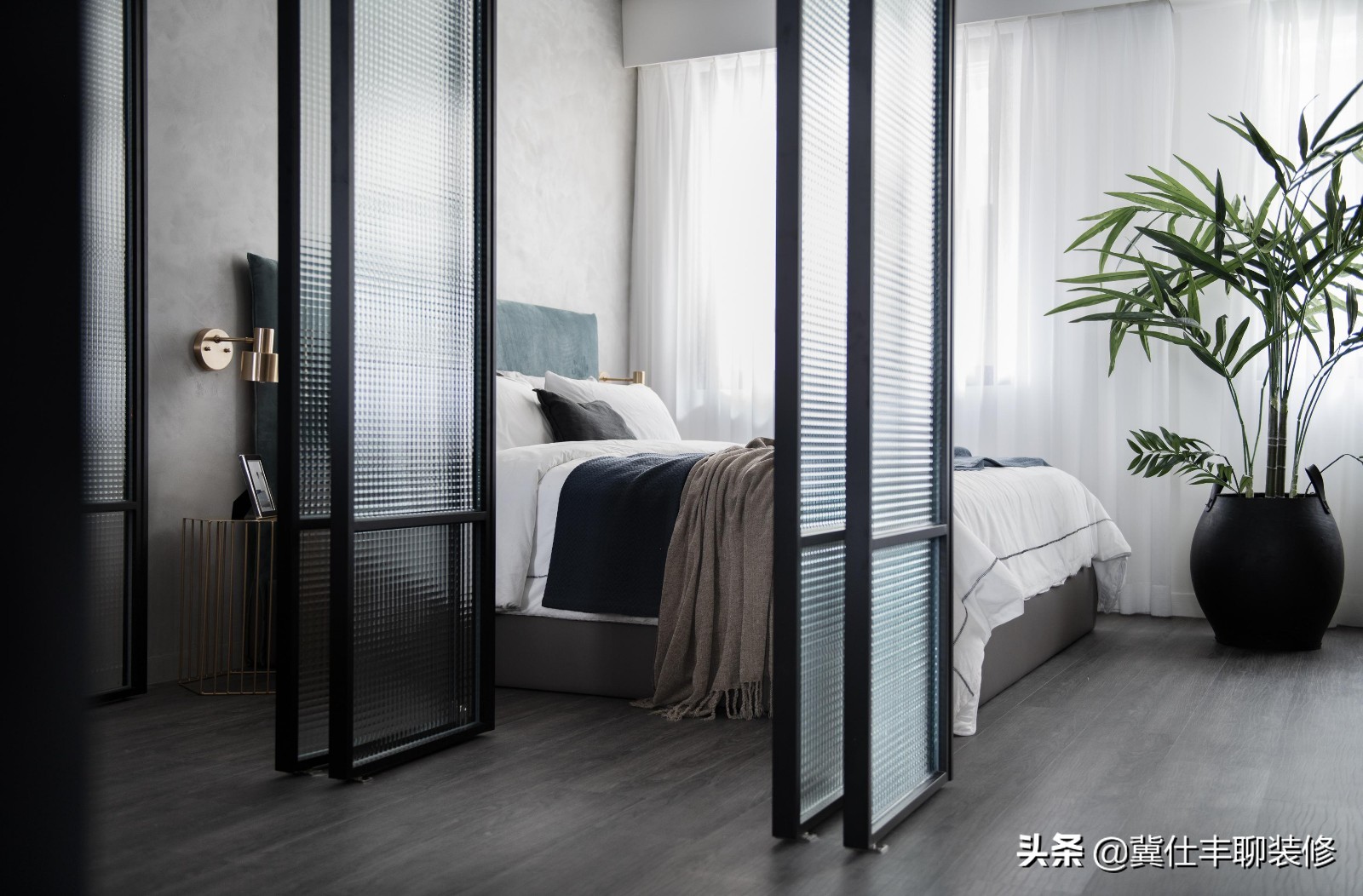 庭院玻璃隔断门效果图,高级感玻璃隔断墙强烈推荐