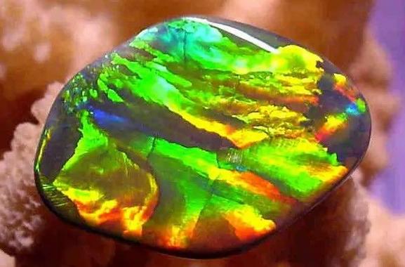 十月石欧泊,欧泊上帝打翻调色板