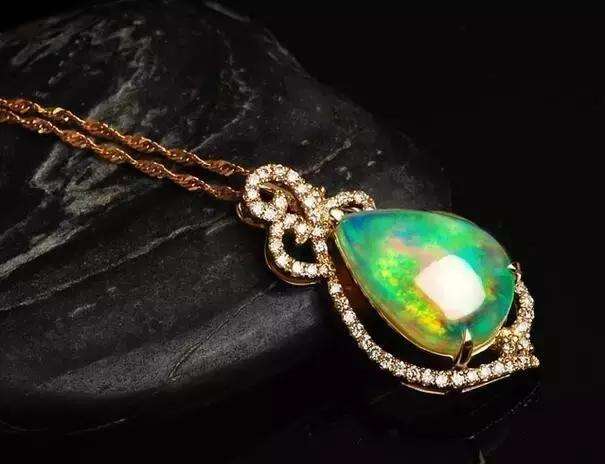 十月石欧泊,欧泊上帝打翻调色板