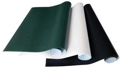 刚刷的大白墙被熊孩子弄个黑印,白墙被小孩涂了