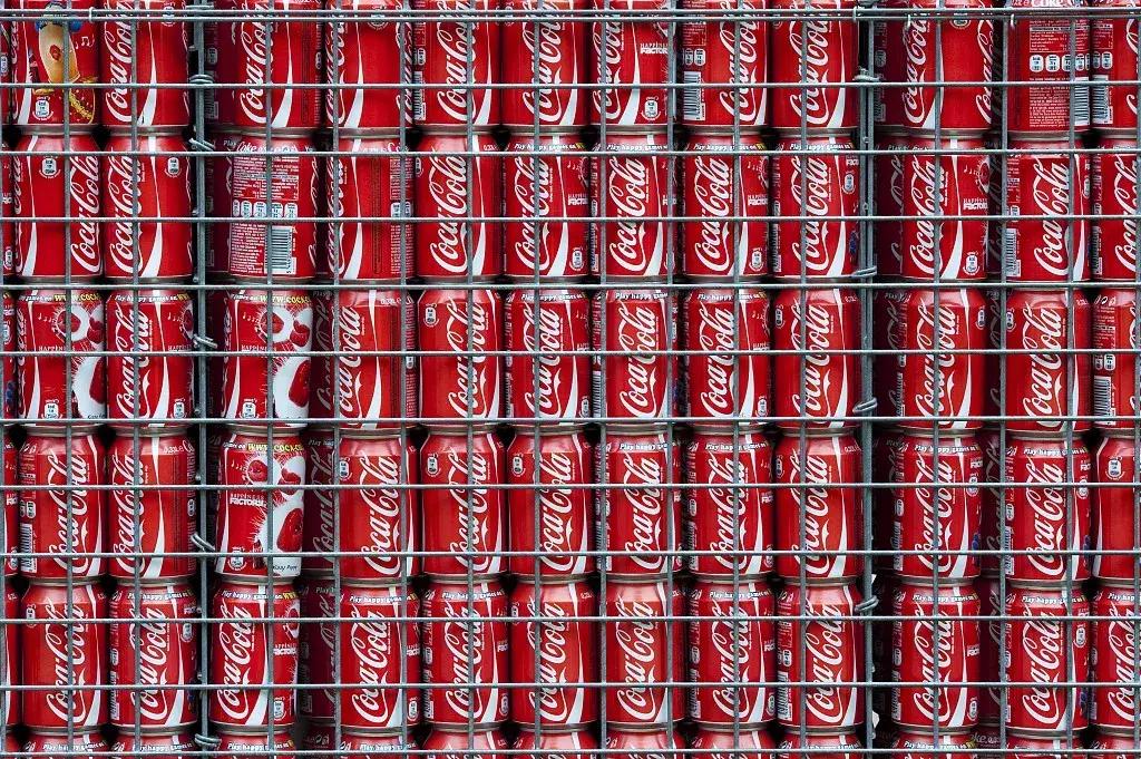 饮多可乐治胃胀,男子患胃结石医生开药2大瓶可乐