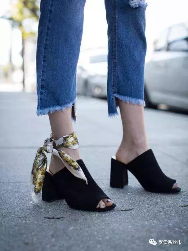 丝巾女人味十足,女士小丝巾气质打法