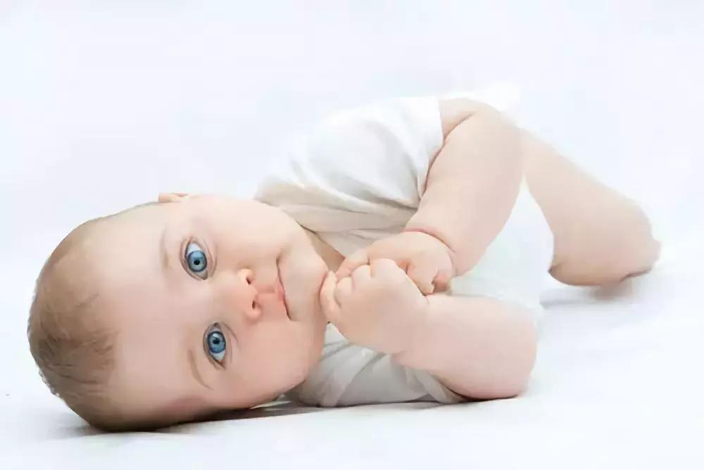 宝宝的这些部位不能碰,婴儿什么部位不能乱碰