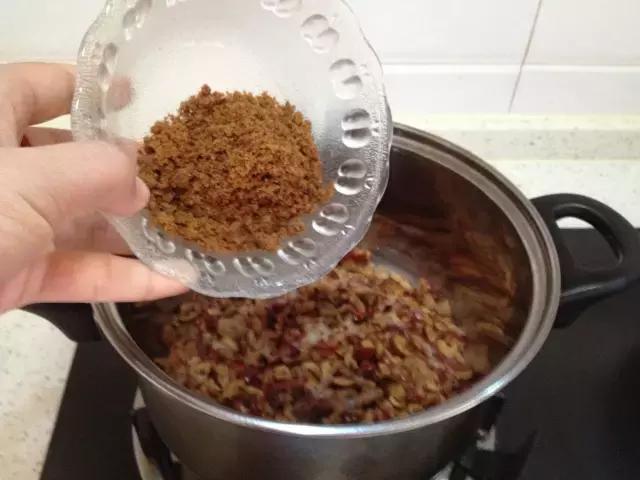 浓香的红枣糕，口感绵甜，小孩子和老人都很适合吃