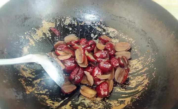 浓香的红枣糕，口感绵甜，小孩子和老人都很适合吃