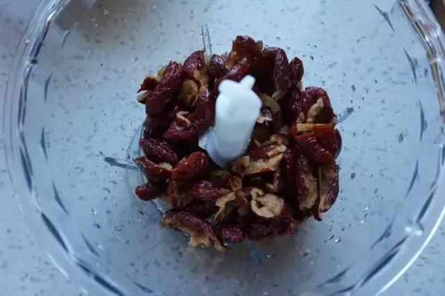 浓香的红枣糕，口感绵甜，小孩子和老人都很适合吃