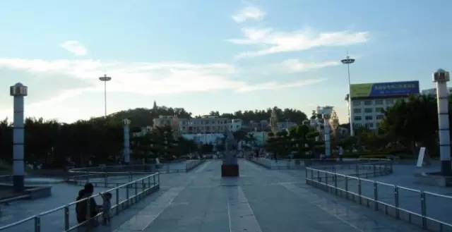 江阳现实版,我是江小白白酒图片