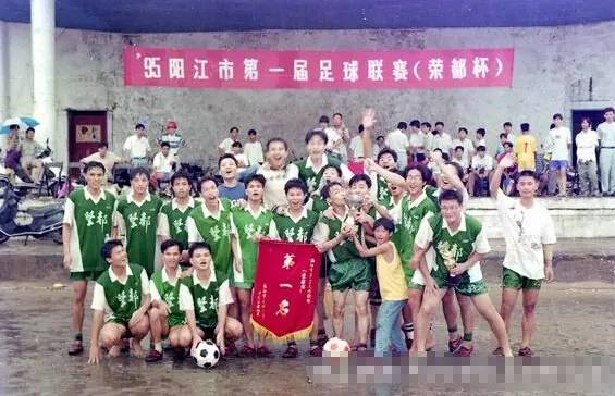 江阳现实版,我是江小白白酒图片