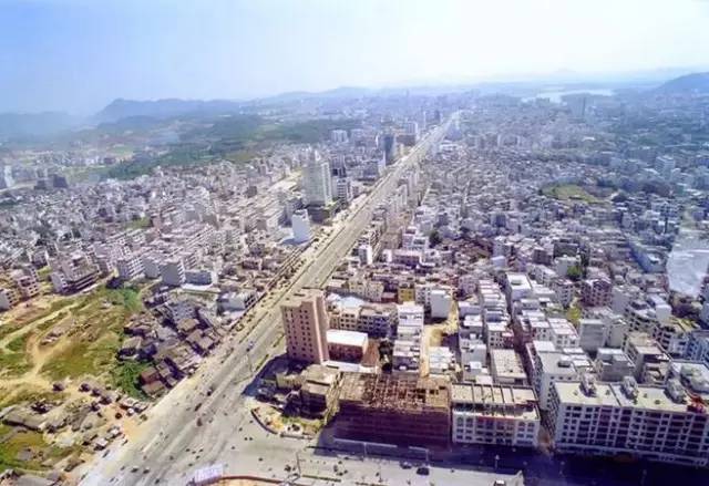 江阳现实版,我是江小白白酒图片