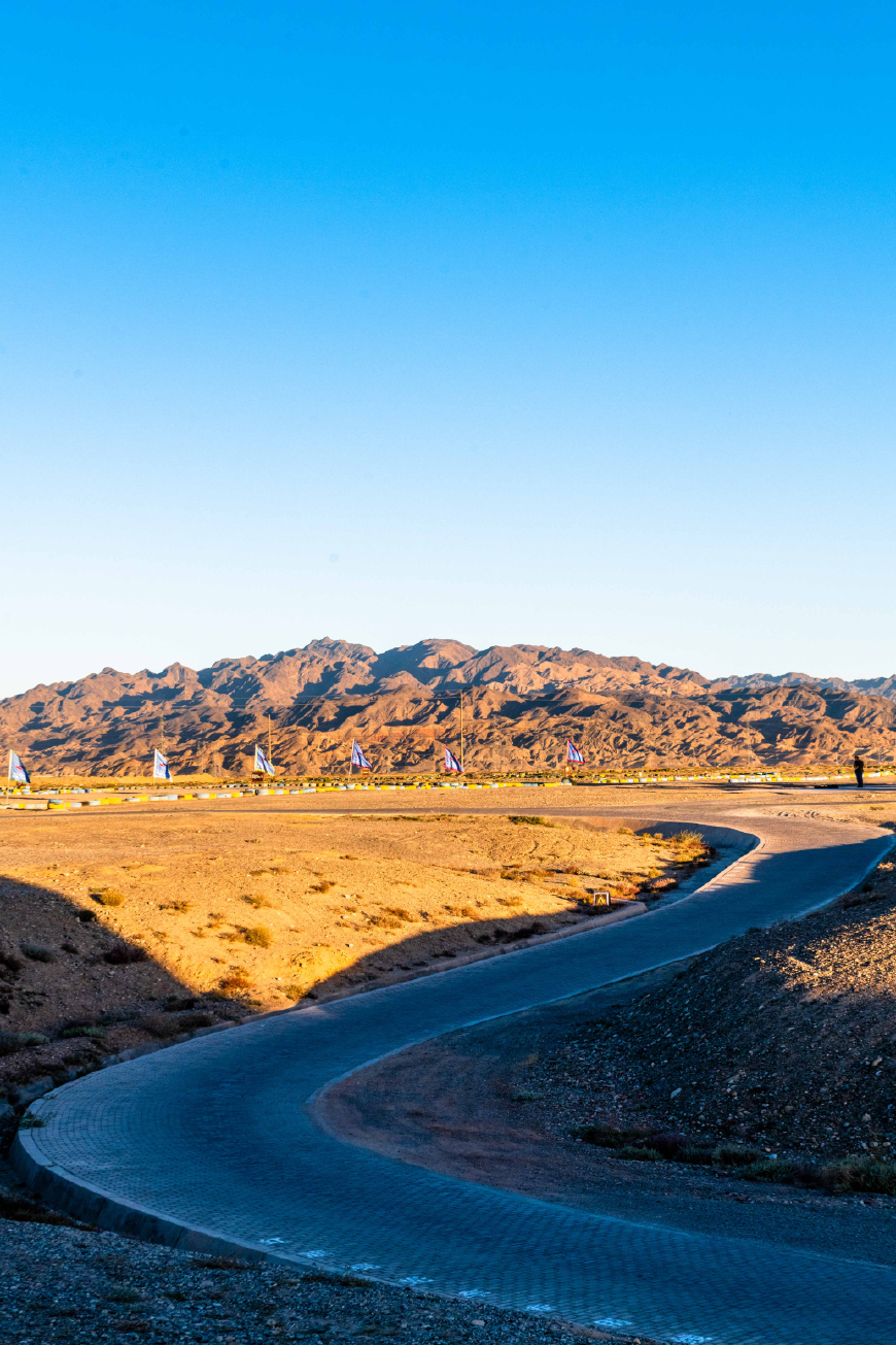 西北第一哨所景点,中国边境的神奇古寨