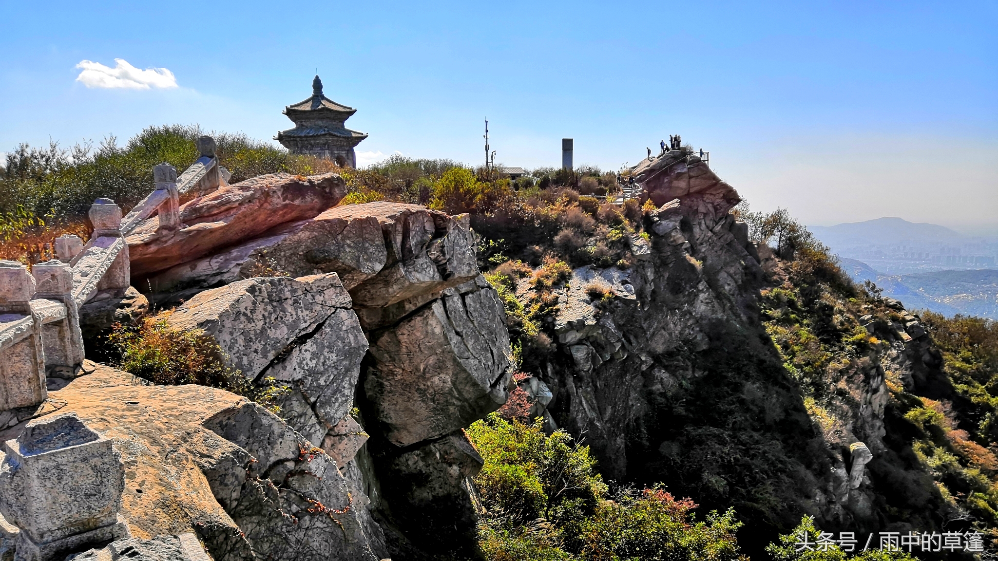 伴朝阳，屹立山顶；迎清风，临海听涛——在大自然中修正自我！